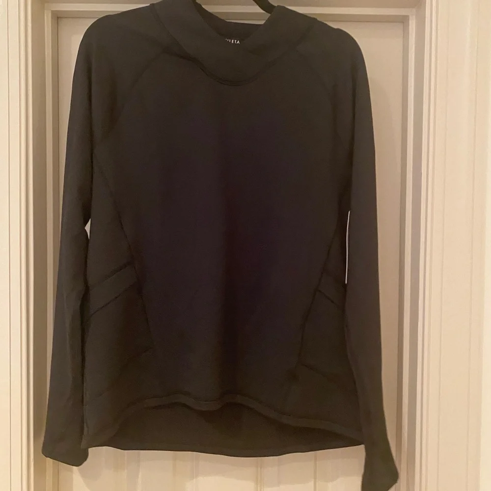NWT Athleta Medium Black Long Sleeve Quick Drying Breathable Long Sleeve Top